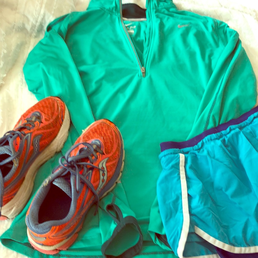Nike dri fit pullover medium